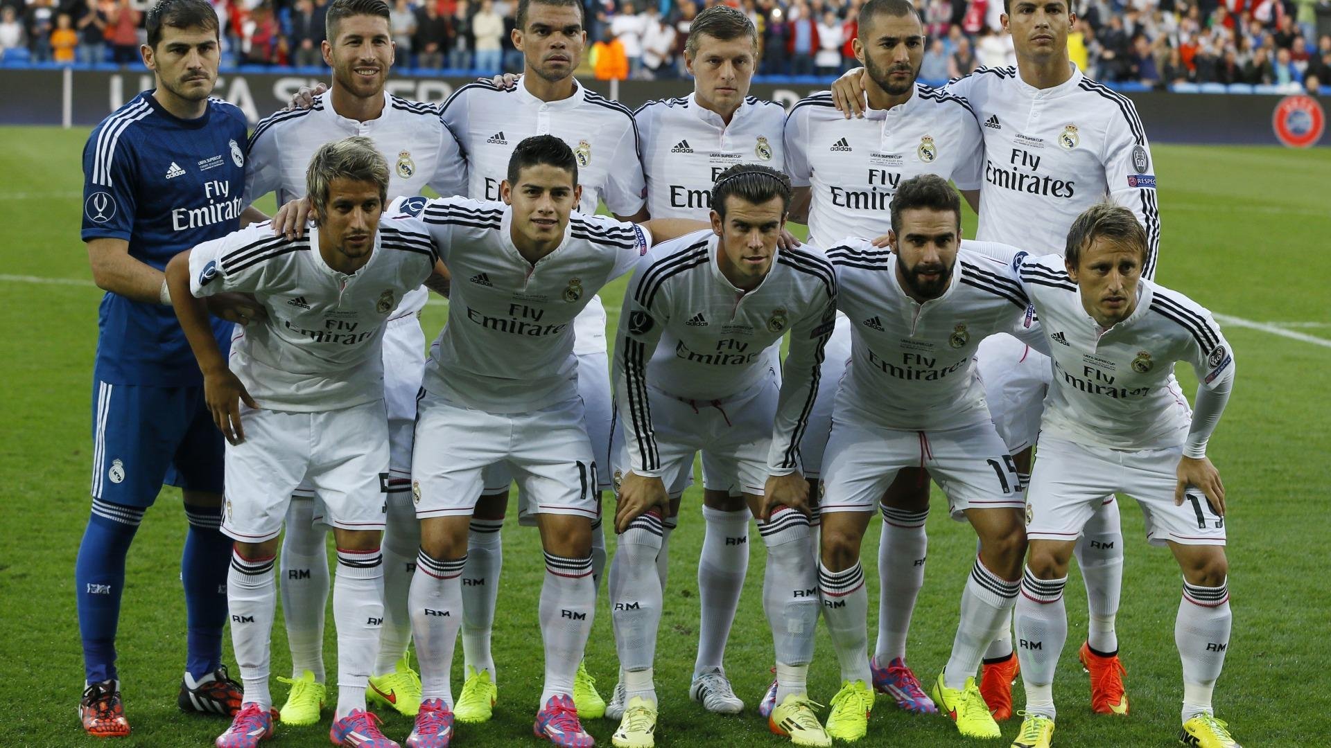 逆境中的“钢铁战队”——不屈不挠的足球精神，钢铁战队是哪个公司